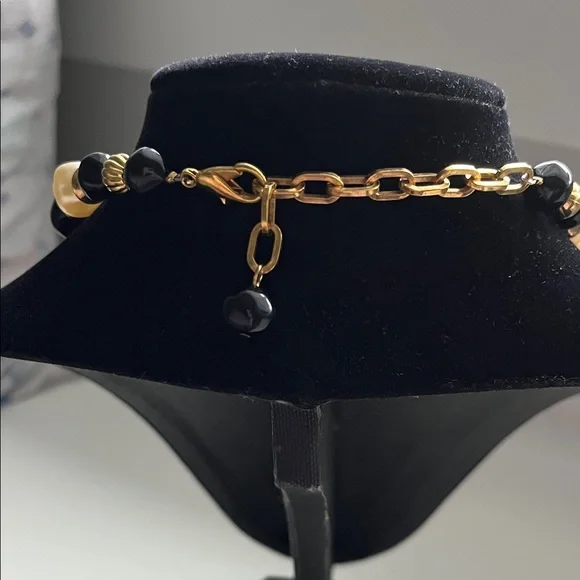 Elegant Black and Gold Beaded Necklace - Picture 4 of 8